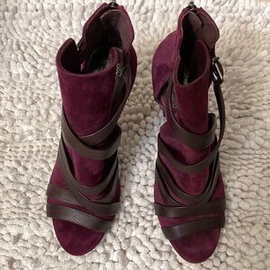 Vince Camuto Women’s Peep Toe 4” Heels.  Size 9.5